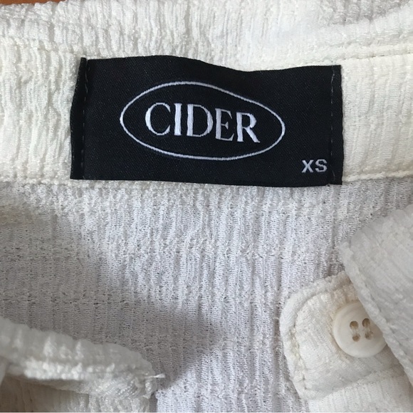 Cider white textured button down, like new, cropped, xs. - Picture 4 of 8